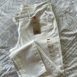 18W Med Levi’s Skinny jeans